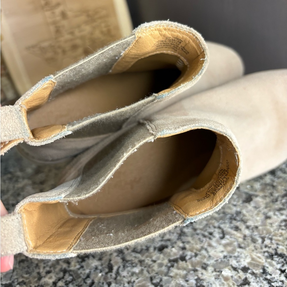 Crown Vintage Tipryn Cream Suede Chelsea Boots Size 7 1/2 - Picture 10 of 15